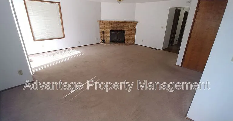 1831 NW Grant Cir — Photo 7