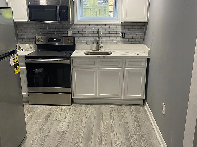 416 Division Ave NE — Photo 1