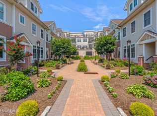 10 Grove Ct #20, Ocean, NJ 07712