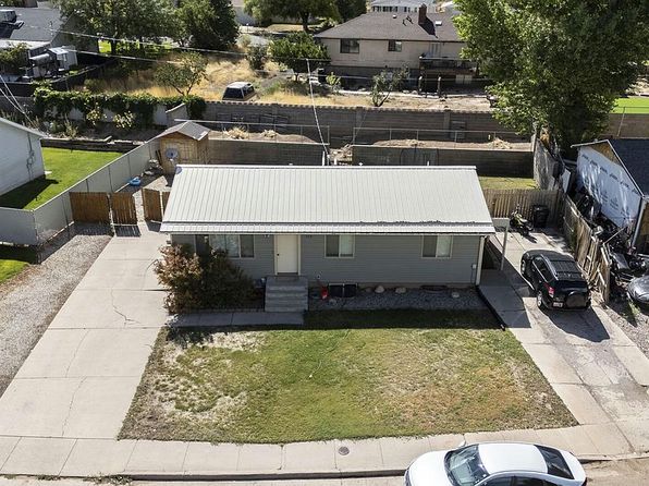 439 Pinecone Dr