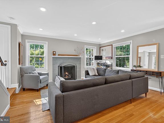 4th image of 312 Lincoln Ave