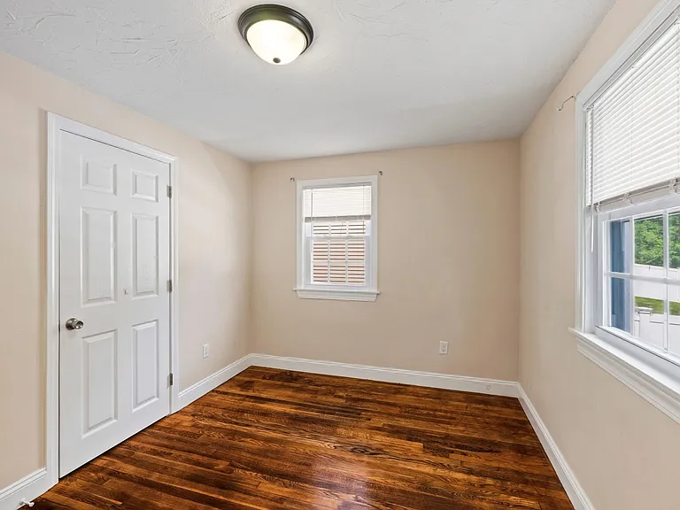 Algonquin Dr — Photo 15
