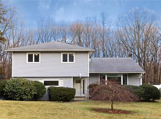16 Douglas Dr, Norwalk, CT 06850