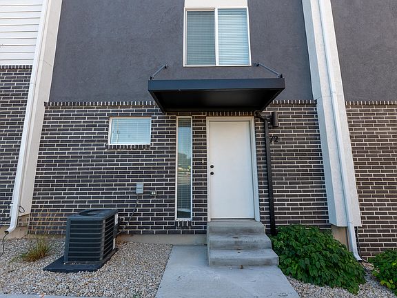 4th image of 72 E Hamblin Ln