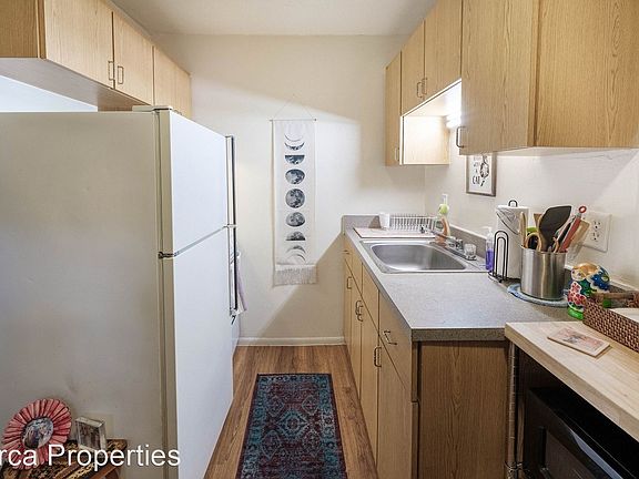 4th image of 300 NW 18th St #8453412