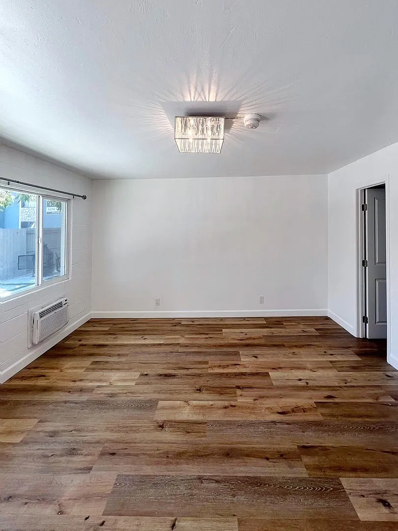 630 Sinclair — Photo 3