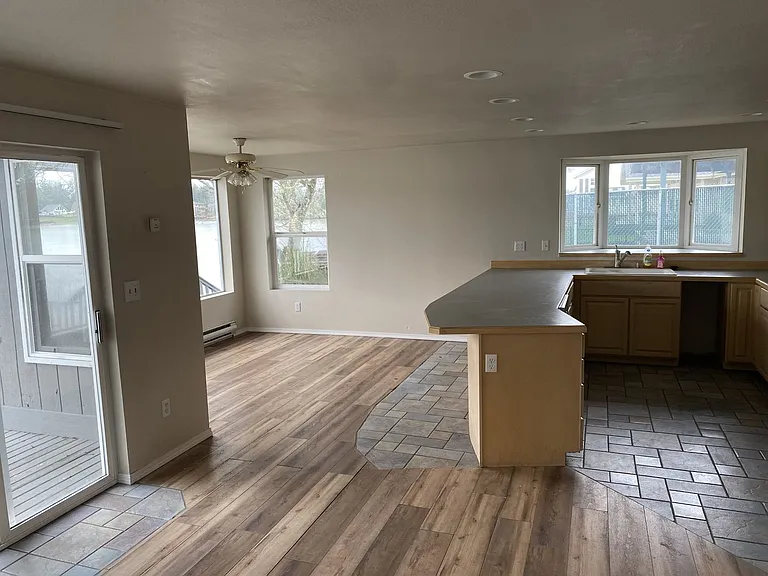 677 Lake Island Ave SE — Photo 7