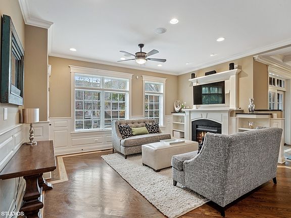 5th image of 1232 W Melrose St #1