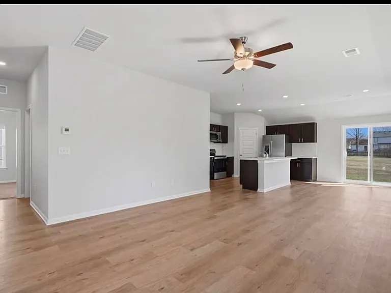 877 N Buckeye St — Photo 2