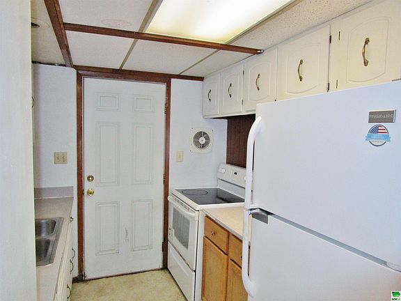 3rd image of 210-212 E 34th St