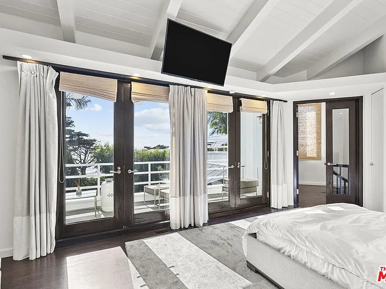 31833 Sea Level Dr — Photo 43