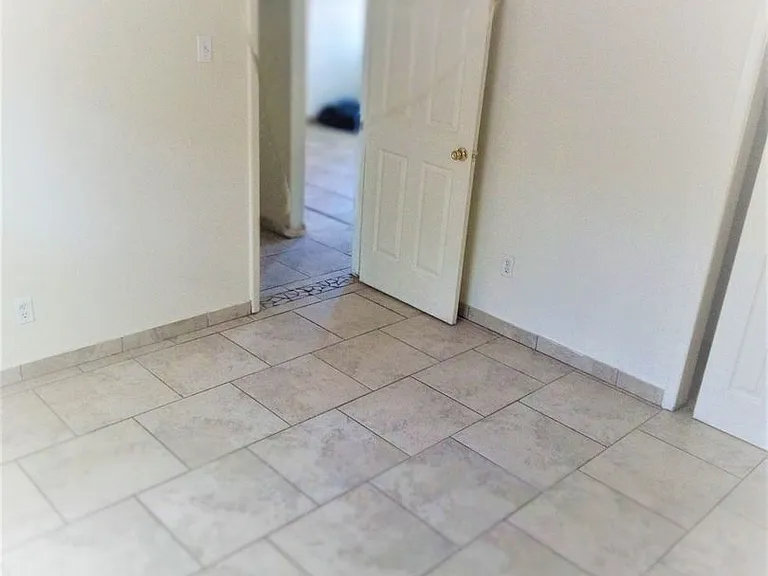 528 Texas St NE — Photo 7