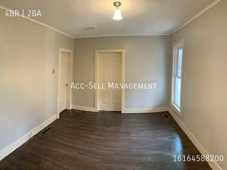 705 W Grove St — Photo 8