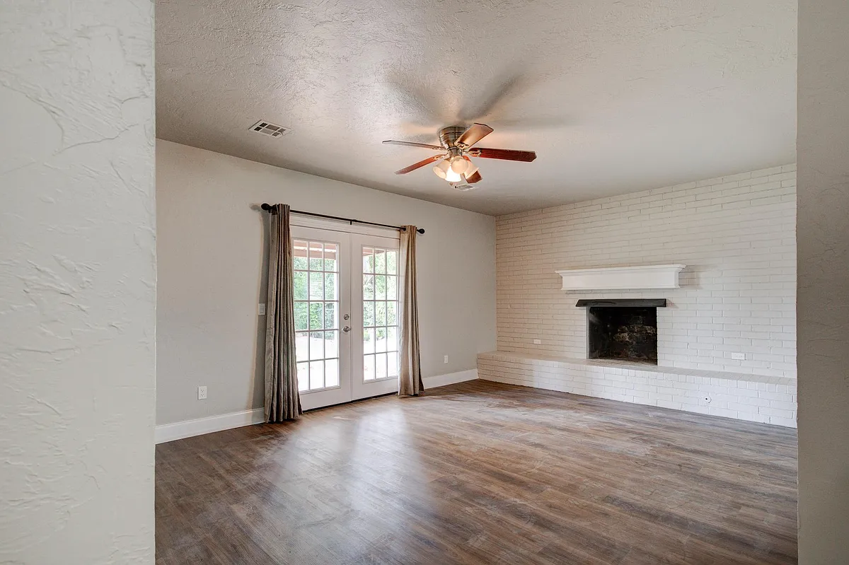 Building Photo - 3129 Beverly Dr