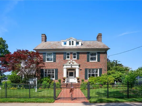 25 Seaview Ave, Cranston, RI 02905