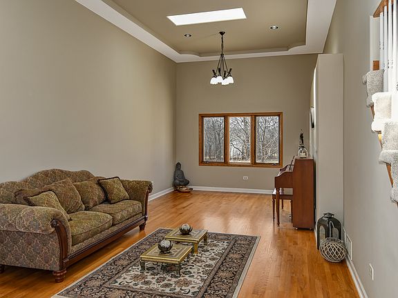 2nd image of 812 S Wilmette Ave