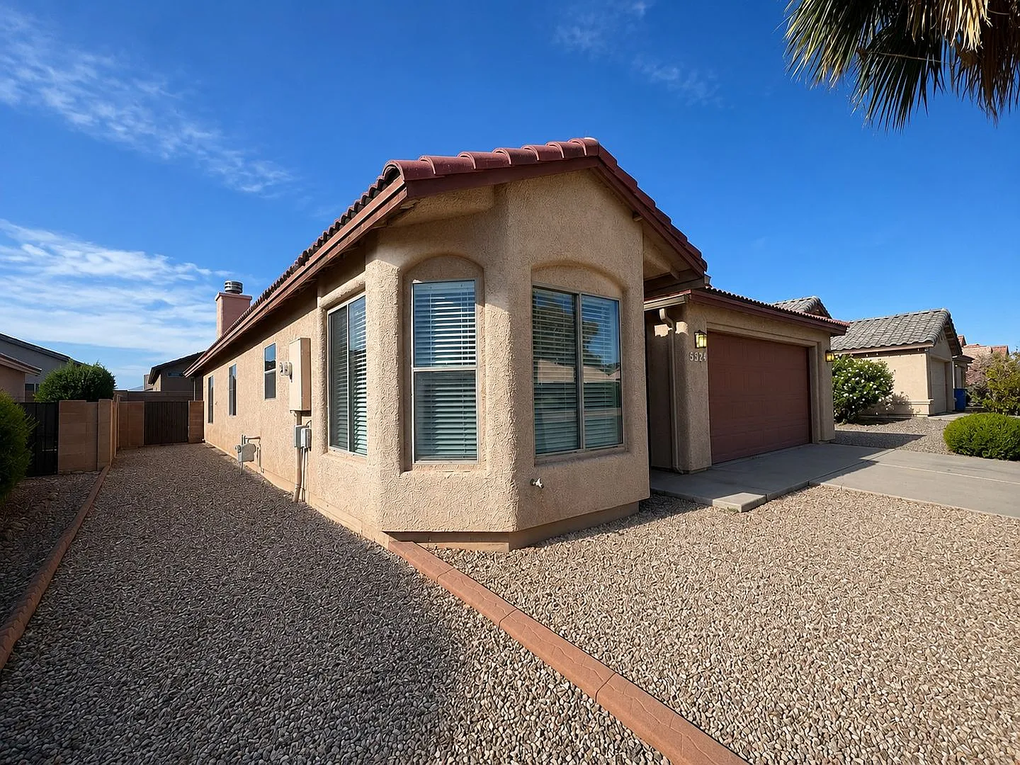 Beautiful 3-Bedroom Home in Chaparral Village! — Photo 2