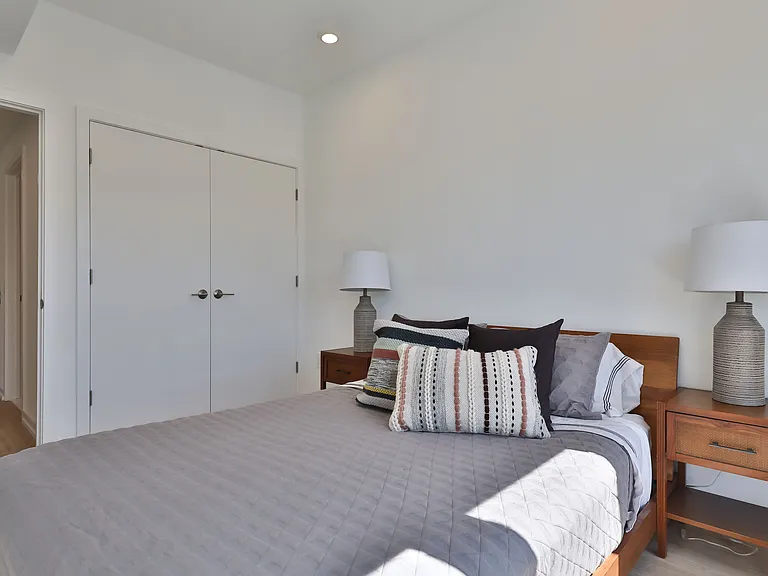 231 W Johnson Street — Photo 40