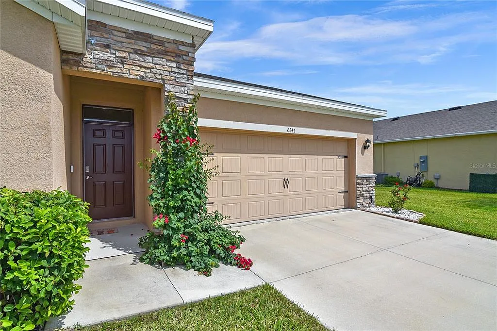 3 bed, 2.0 bath, 1813 sqft, $1,800 — Photo 3
