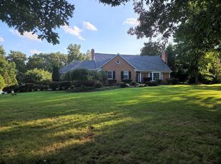 9 Cedar Dr, Sterling, VA 20164