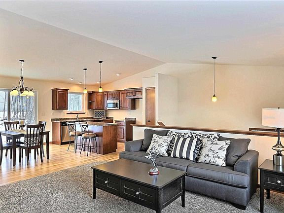 3rd image of 2650 Sussex Pl