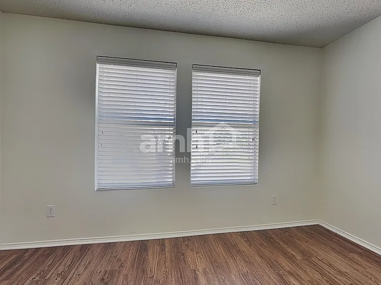 8724 Hunters Creek Ct — Photo 16