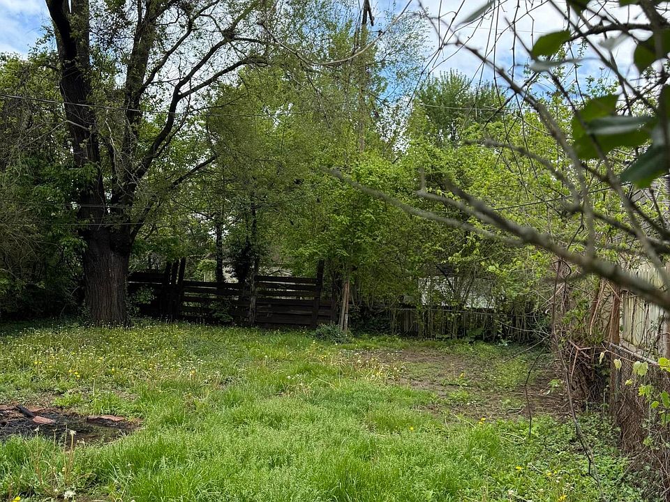 2nd image of 2858 Woodland Ave