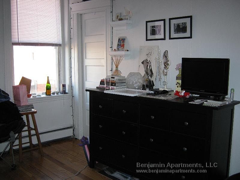 2nd image of 9 Grove St APT 1E