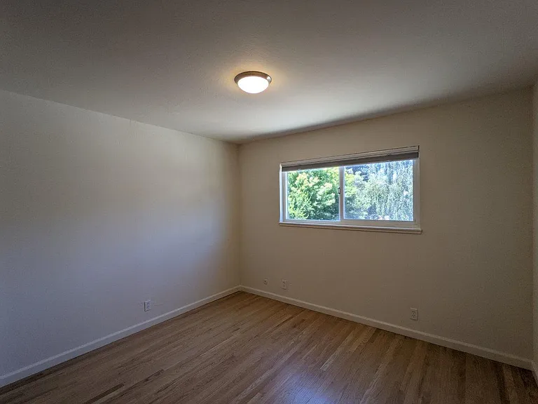 2534 Benvenue Ave — Photo 73