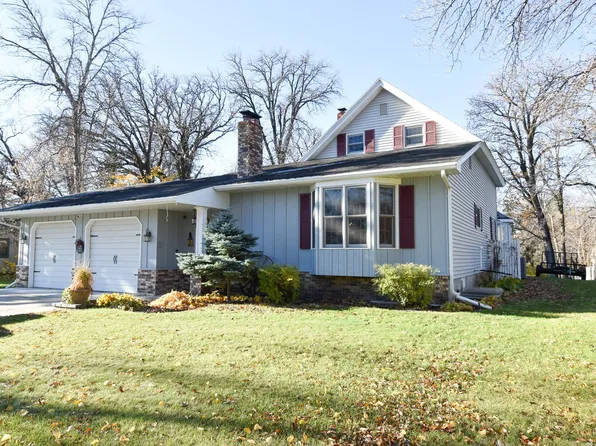 639 N 4th St, Warren, MN 56762