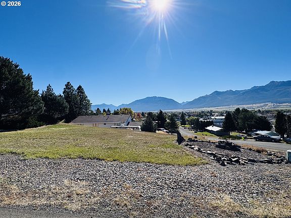 3rd image of Hyland Dr