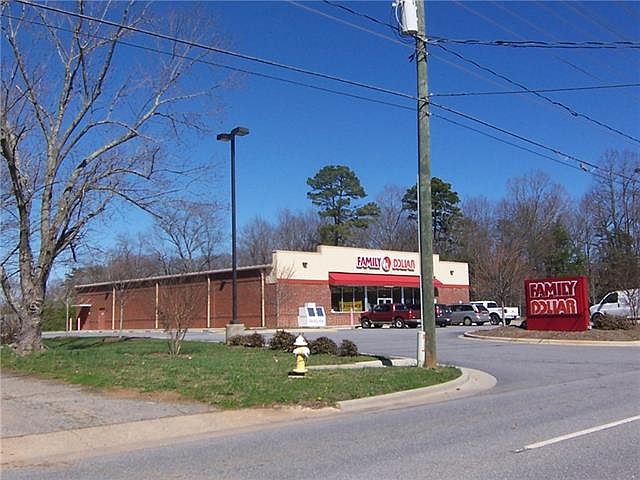 2nd image of 3005 Springs Rd NE