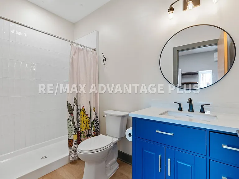 118 W 3rd St — Photo 17