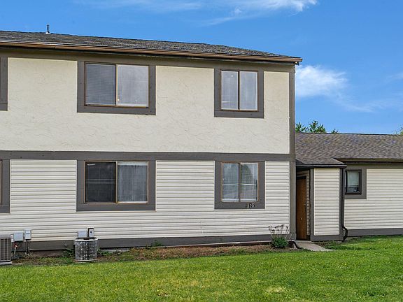2nd image of 2325 Laurelwood Dr