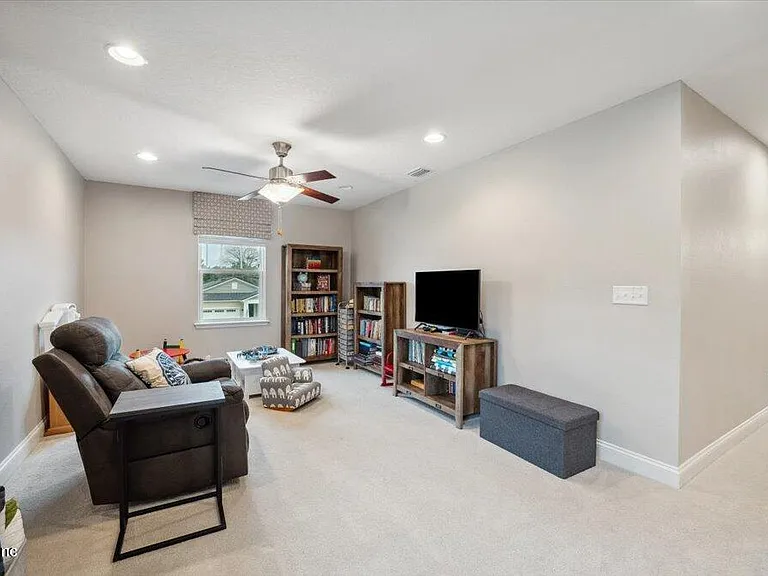 1120 Persimmon Dr — Photo 30