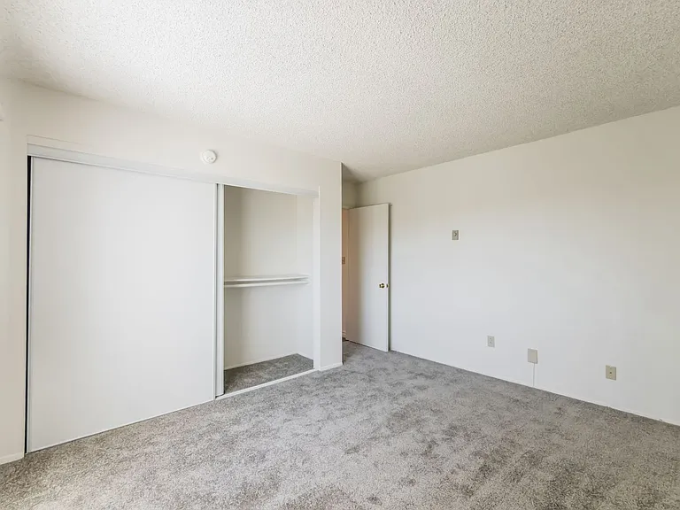 Large 2 bedroom Apartment in Clairemont — Photo 28