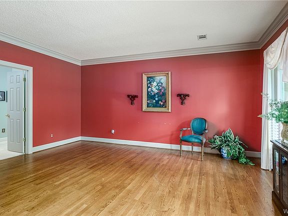 4th image of 6922 Emerald Ln