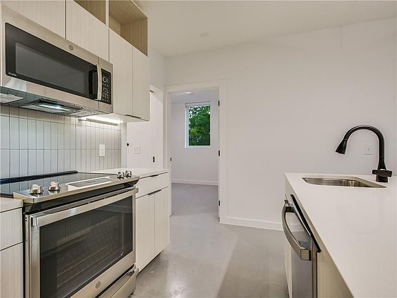 2nd image of 1108 Nueces St #307