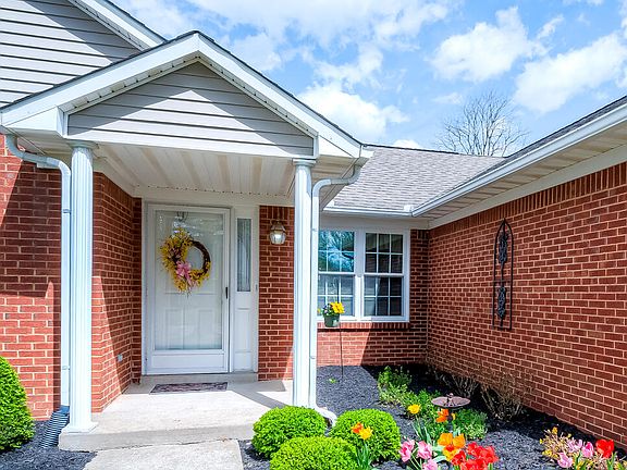 4th image of 875 Wyndham Hills Dr