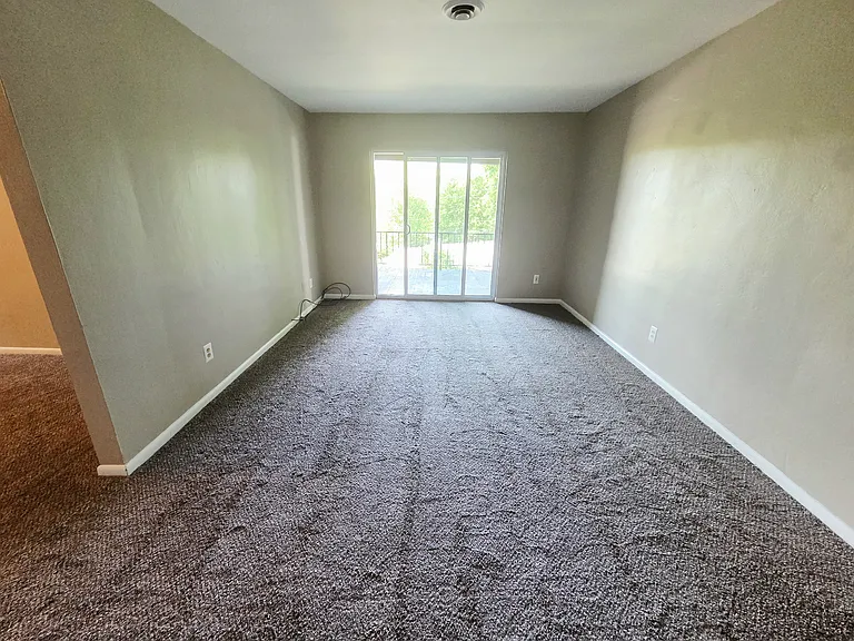 111 Pine Dr — Photo 6