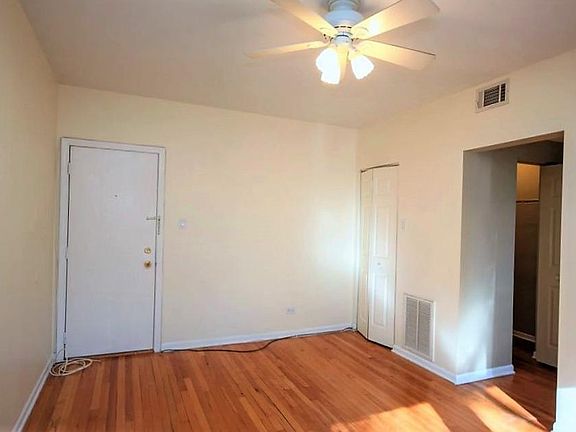 5th image of 4240 N Clarendon Ave APT 209S