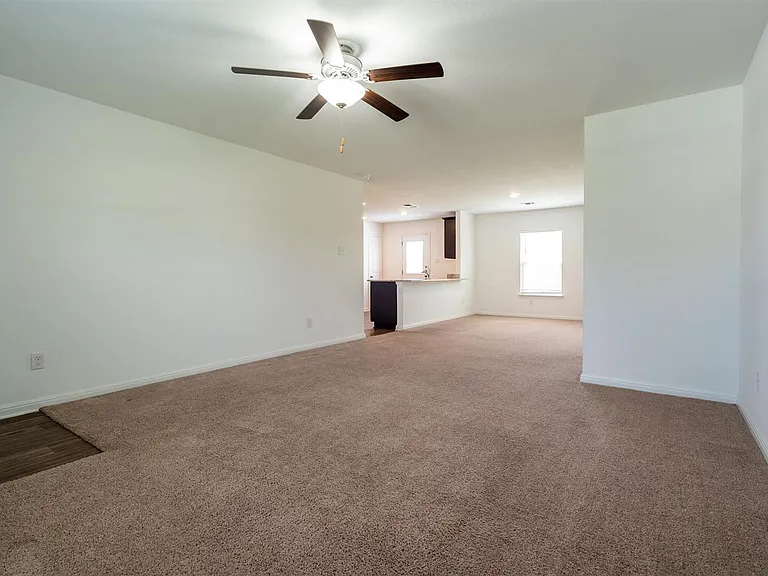 128 Maywood Ln — Photo 5