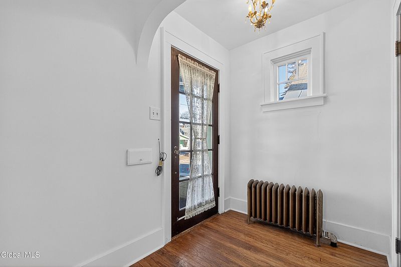 3rd image of 1418 Garner Avenue