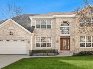 8 Fairfax Ct, Bolingbrook, IL 60490