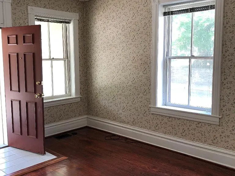 734 Tompkins St — Photo 5