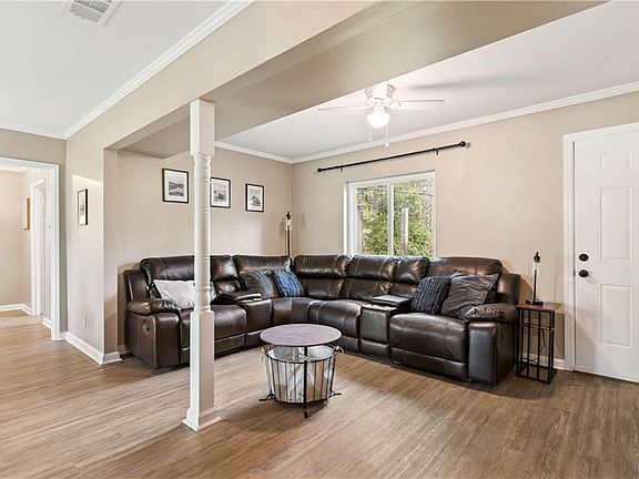 5th image of 409 Buckingham Pl