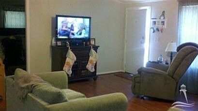 3rd image of 977 Forest Way NE