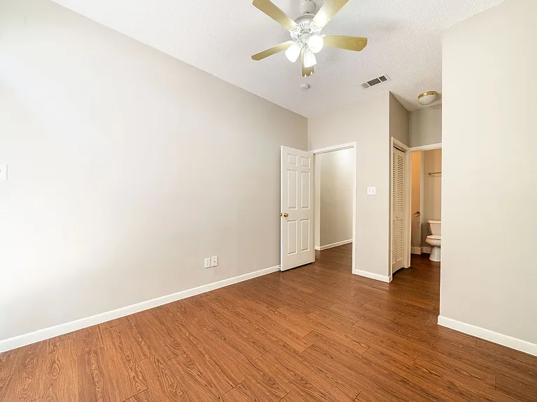 2300 Leon St #101 — Photo 23