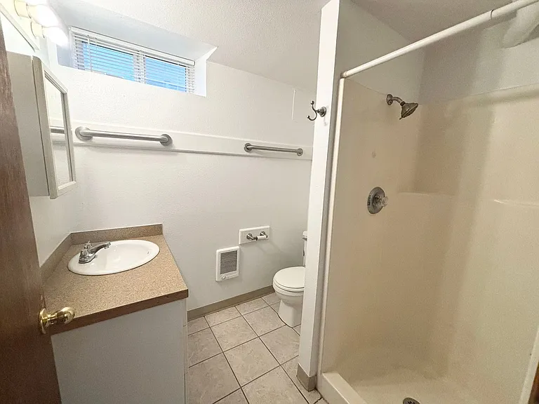 6633 N Vancouver Ave #A-F — Photo 7
