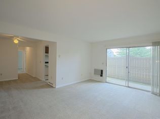 307 Hunt Club Rd APT 6400I, Blacksburg, VA 24060